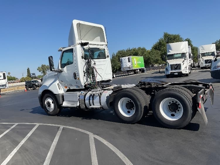 2019 International LT in Stockton, CA — photo 5