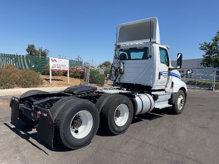 2019 International LT in Stockton, CA — photo 7