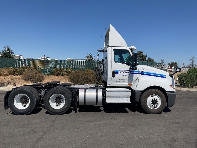 2019 International LT in Stockton, CA — photo 8