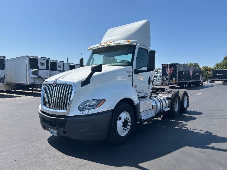 2019 International LT in Stockton, CA — photo 3