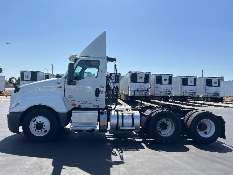 2019 International LT in Stockton, CA — photo 4