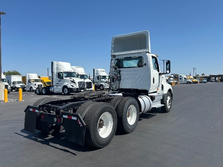 2019 International LT in Stockton, CA — photo 7