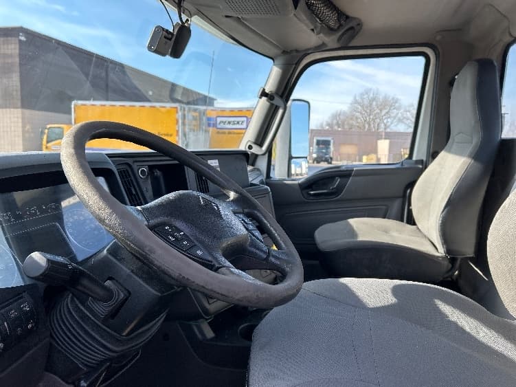 2019 International LT in Warren, MI — photo 10