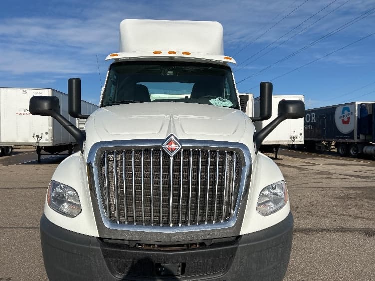 2019 International LT in Warren, MI — photo 2