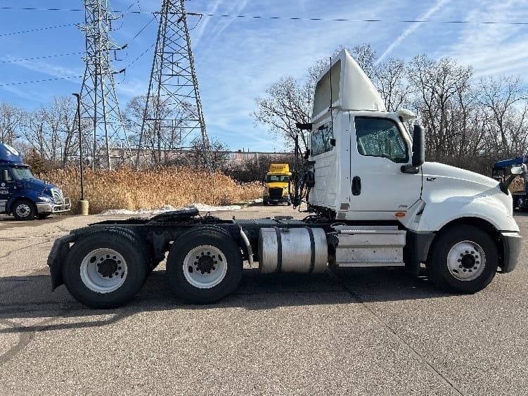 2019 International LT in Warren, MI — photo 8