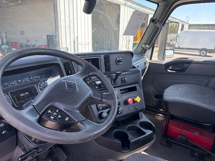 2019 International LT in West Sacramento, CA — photo 10
