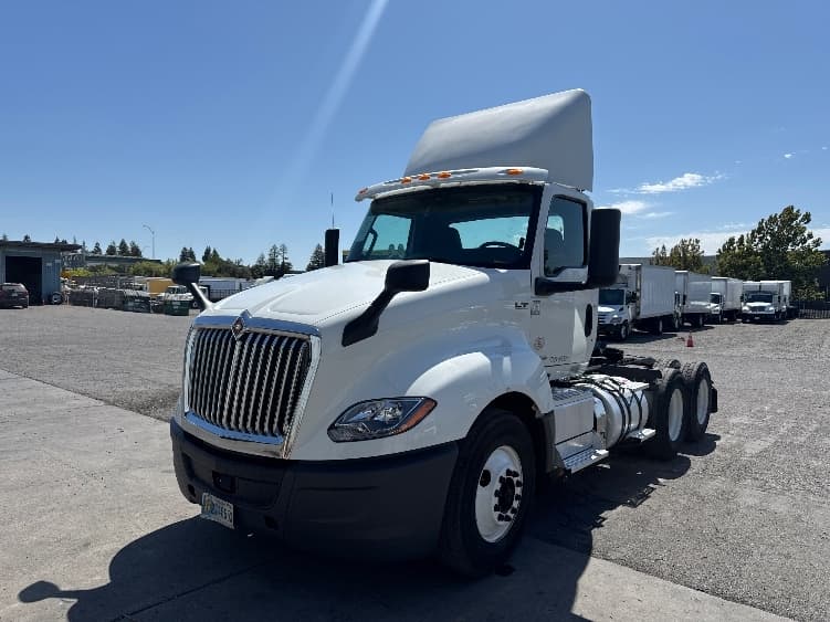 2019 International LT in West Sacramento, CA — photo 3