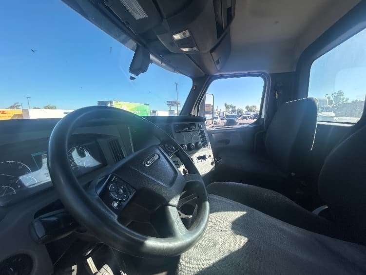 2019 Freightliner Cascadia in Torrance, CA — photo 10