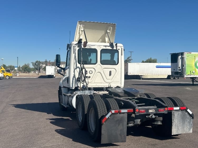 2019 Freightliner Cascadia in Torrance, CA — photo 5