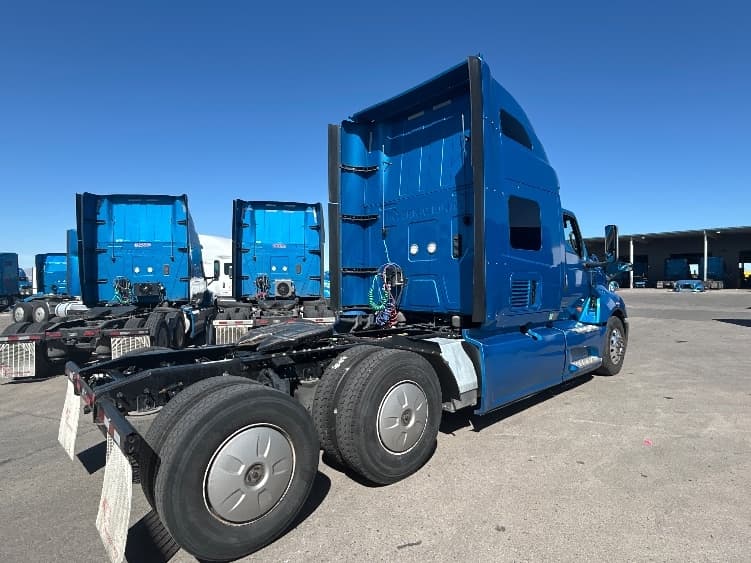 2021 International LT in El Paso, TX — photo 7