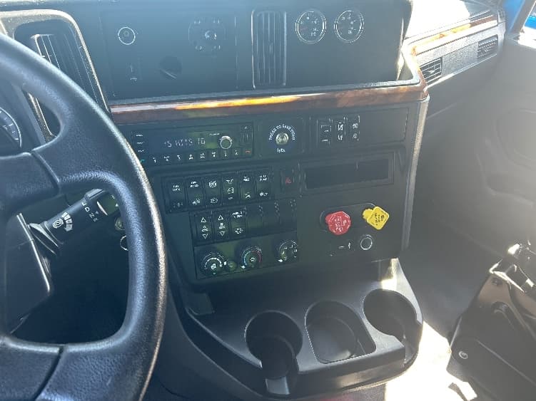 2021 International LT in El Paso, TX — photo 10
