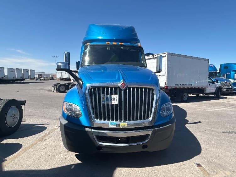 2021 International LT in El Paso, TX — photo 2