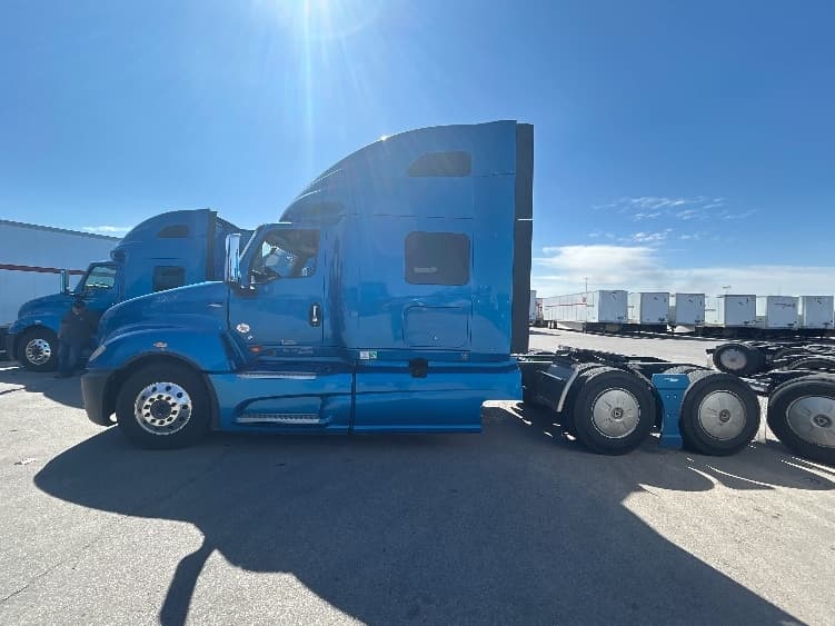2021 International LT in El Paso, TX — photo 4