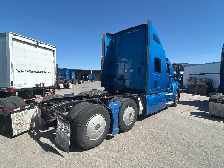 2021 International LT in El Paso, TX — photo 7