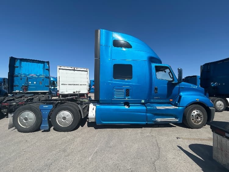 2021 International LT in El Paso, TX — photo 8