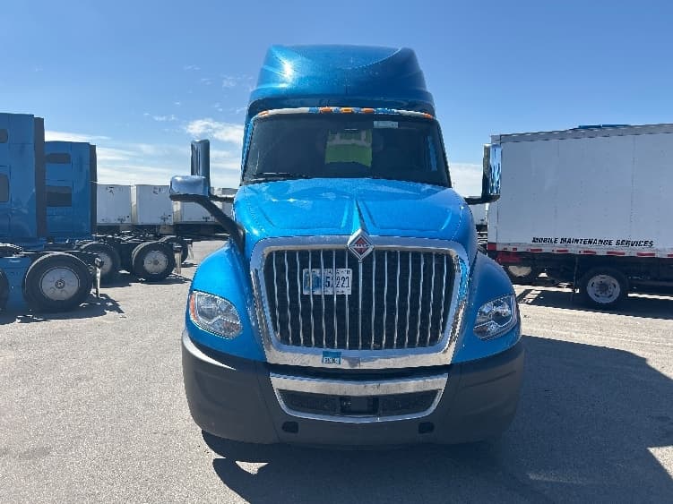 2021 International LT in El Paso, TX — photo 2