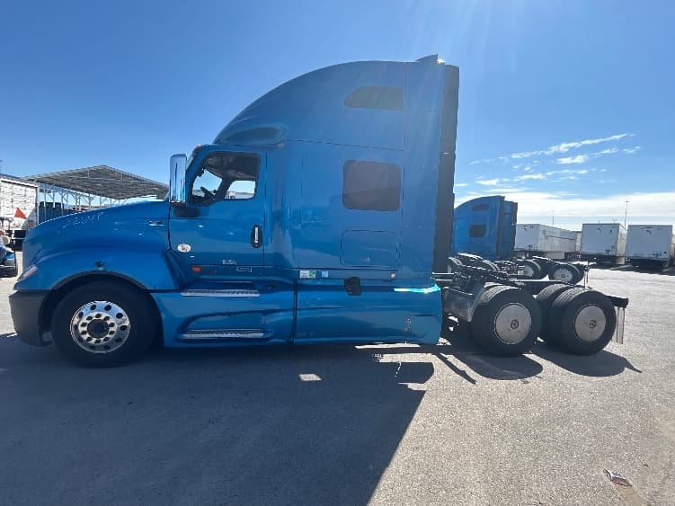 2021 International LT in El Paso, TX — photo 4