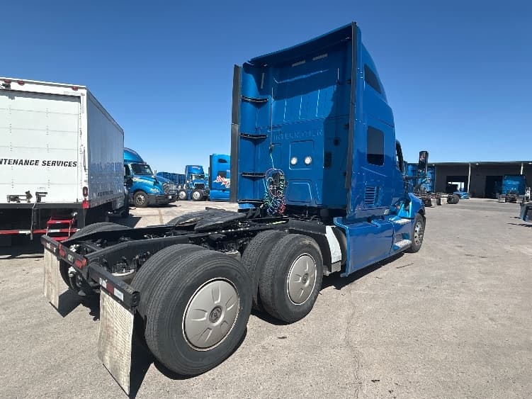 2021 International LT in El Paso, TX — photo 7