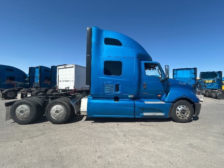 2021 International LT in El Paso, TX — photo 8