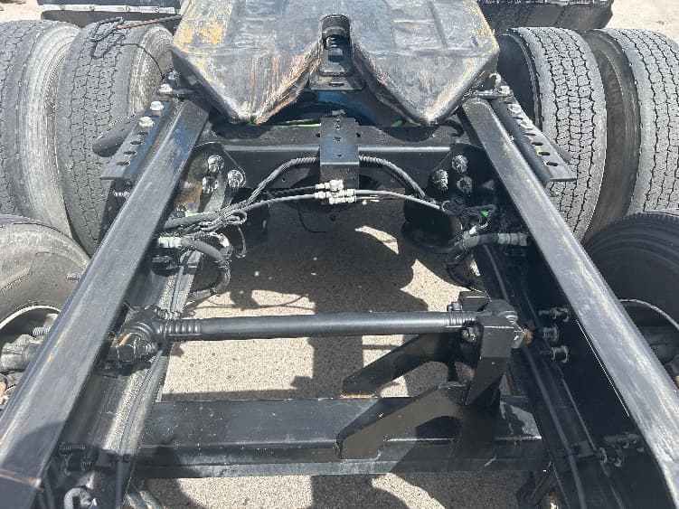 2021 International LT in El Paso, TX — photo 6