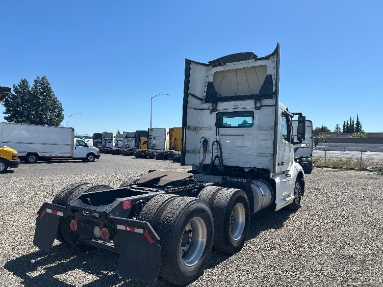 2019 Volvo VNL 300 in West Sacramento, CA — photo 7