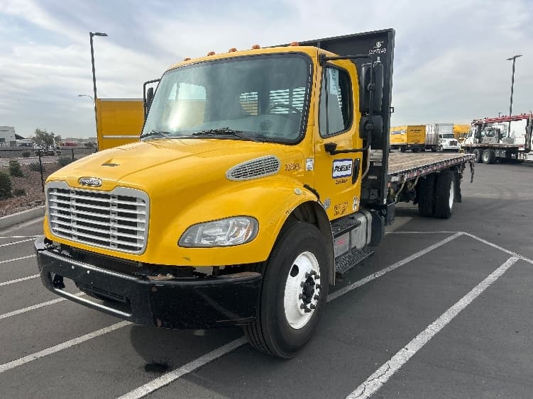 2019 Freightliner M2 106 in Phoenix, AZ — photo 3