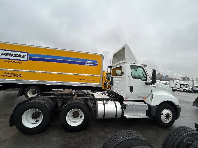 2019 International LT in La Porte, IN — photo 8