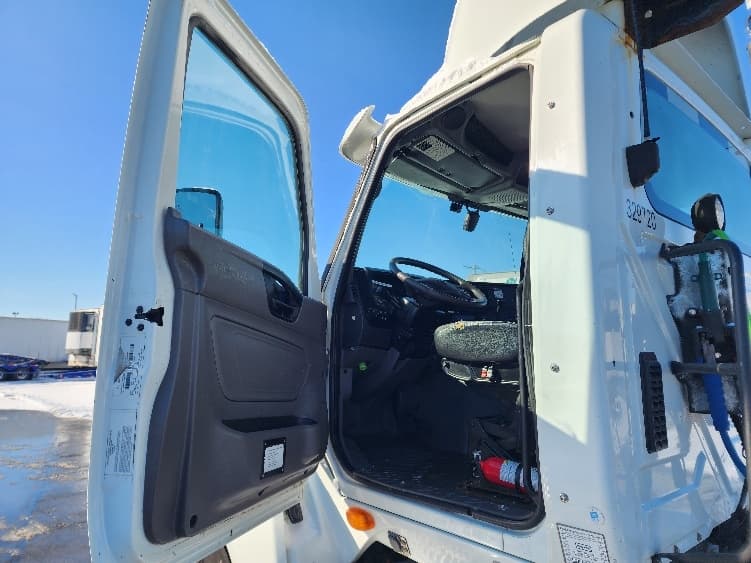 2019 International LT in La Porte, IN — photo 9