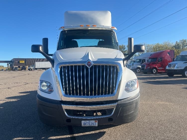 2019 International LT in Warren, MI — photo 2