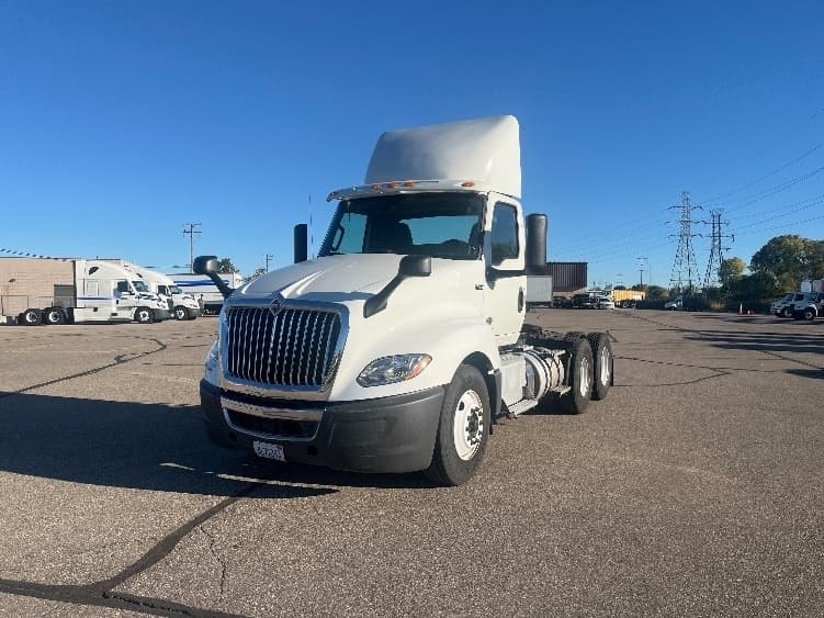 2019 International LT in Warren, MI — photo 3