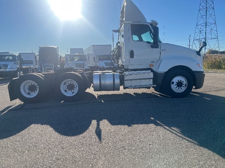 2019 International LT in Warren, MI — photo 8