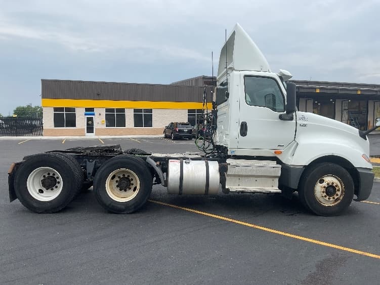 2019 International LT in Mansfield, OH — photo 8
