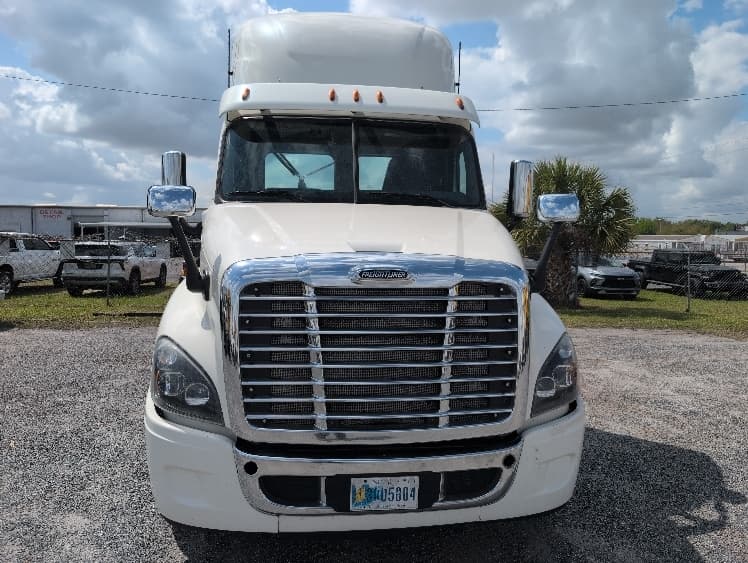 2019 Freightliner Cascadia in Ocala, FL — photo 2