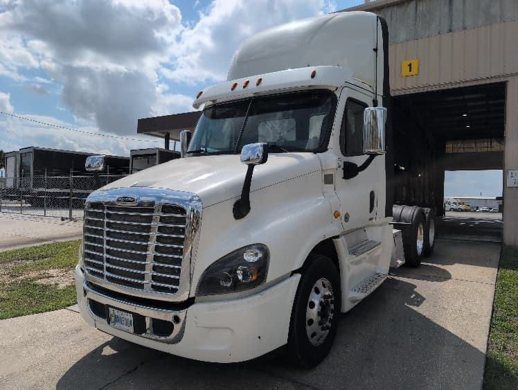 2019 Freightliner Cascadia in Ocala, FL — photo 3