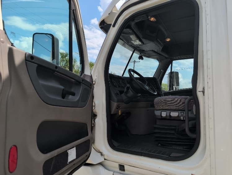 2019 Freightliner Cascadia in Ocala, FL — photo 9