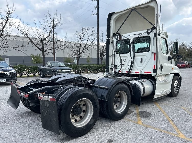 2019 Freightliner Cascadia in Katy, TX — photo 7