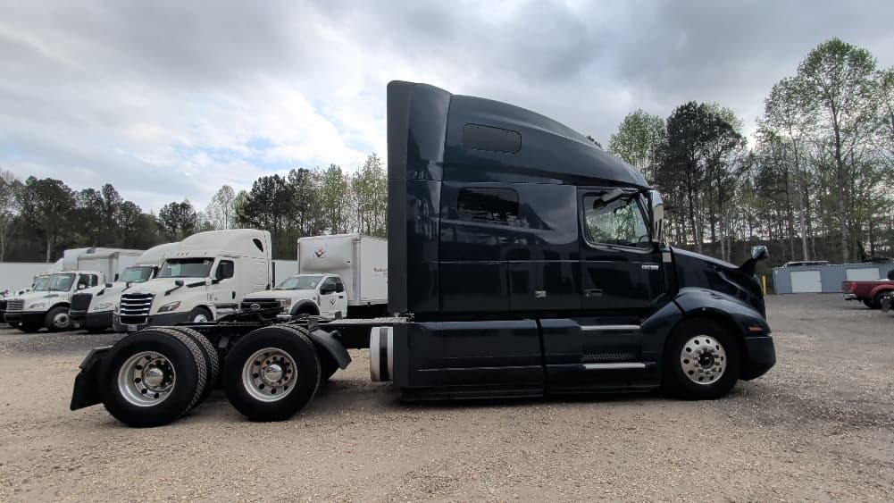 2020 Volvo VNL 760 in Spartanburg, SC — photo 8