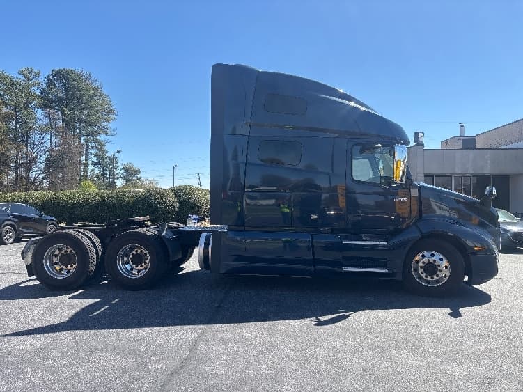 2020 Volvo VNL 760 in Spartanburg, SC — photo 8