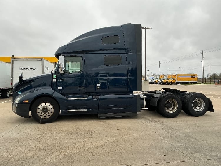 2020 Volvo VNL 760 in Dallas, TX — photo 4