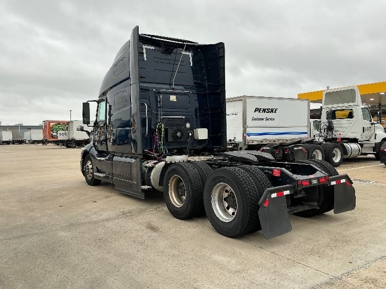2020 Volvo VNL 760 in Dallas, TX — photo 5