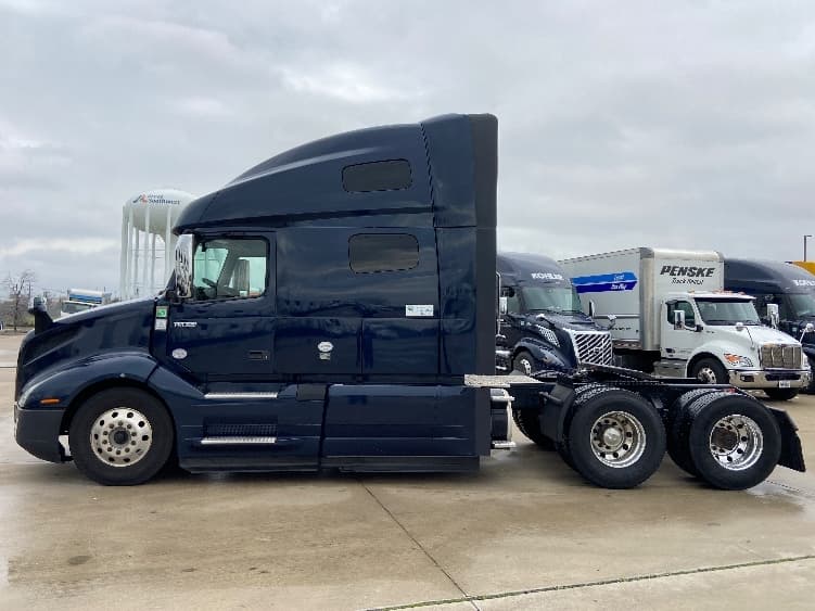 2020 Volvo VNL 760 in Arlington, TX — photo 4