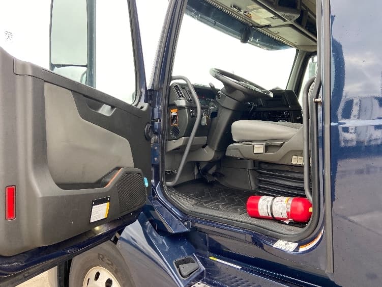 2020 Volvo VNL 760 in Arlington, TX — photo 9
