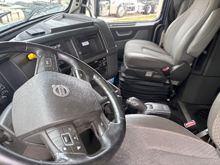 2020 Volvo VNL 760 in Arlington, TX — photo 10