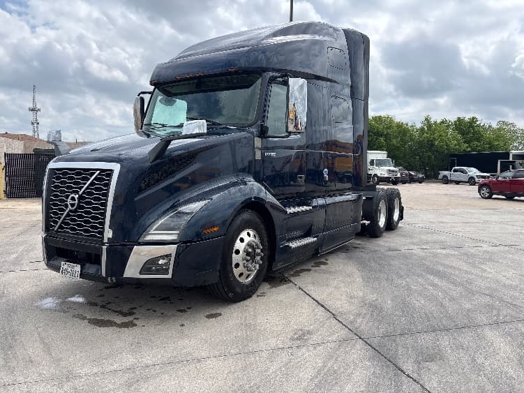 2020 Volvo VNL 760 in Arlington, TX — photo 3