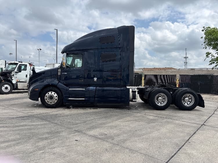 2020 Volvo VNL 760 in Arlington, TX — photo 4