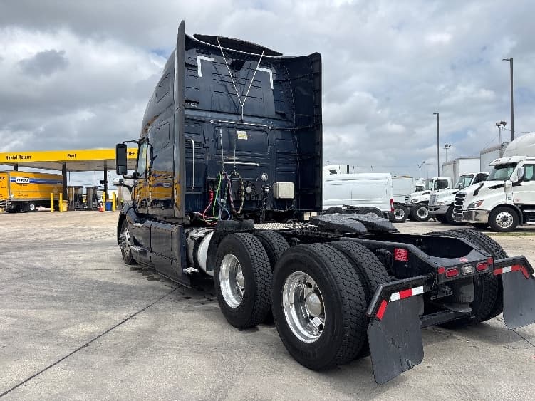 2020 Volvo VNL 760 in Arlington, TX — photo 5
