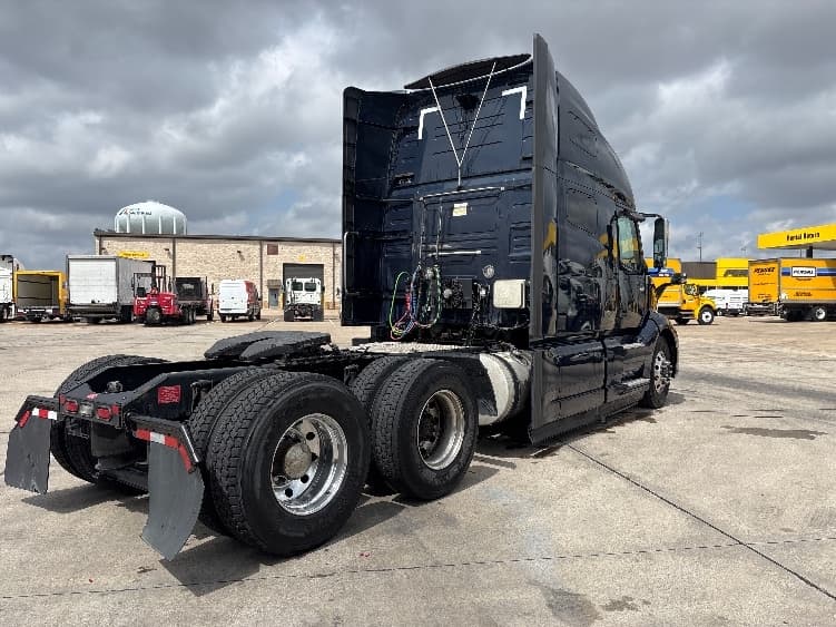2020 Volvo VNL 760 in Arlington, TX — photo 7