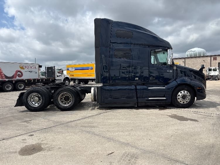 2020 Volvo VNL 760 in Arlington, TX — photo 8