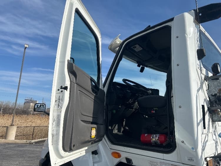 2019 International LT in La Porte, IN — photo 9