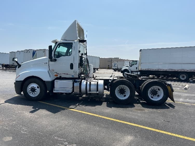 2019 International LT in La Porte, IN — photo 4